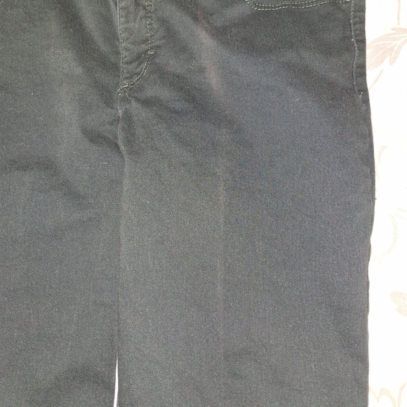 A pair of Lee Classic Fit dark green jeans in a ladies' size 16 short. - Picture 9 of 10